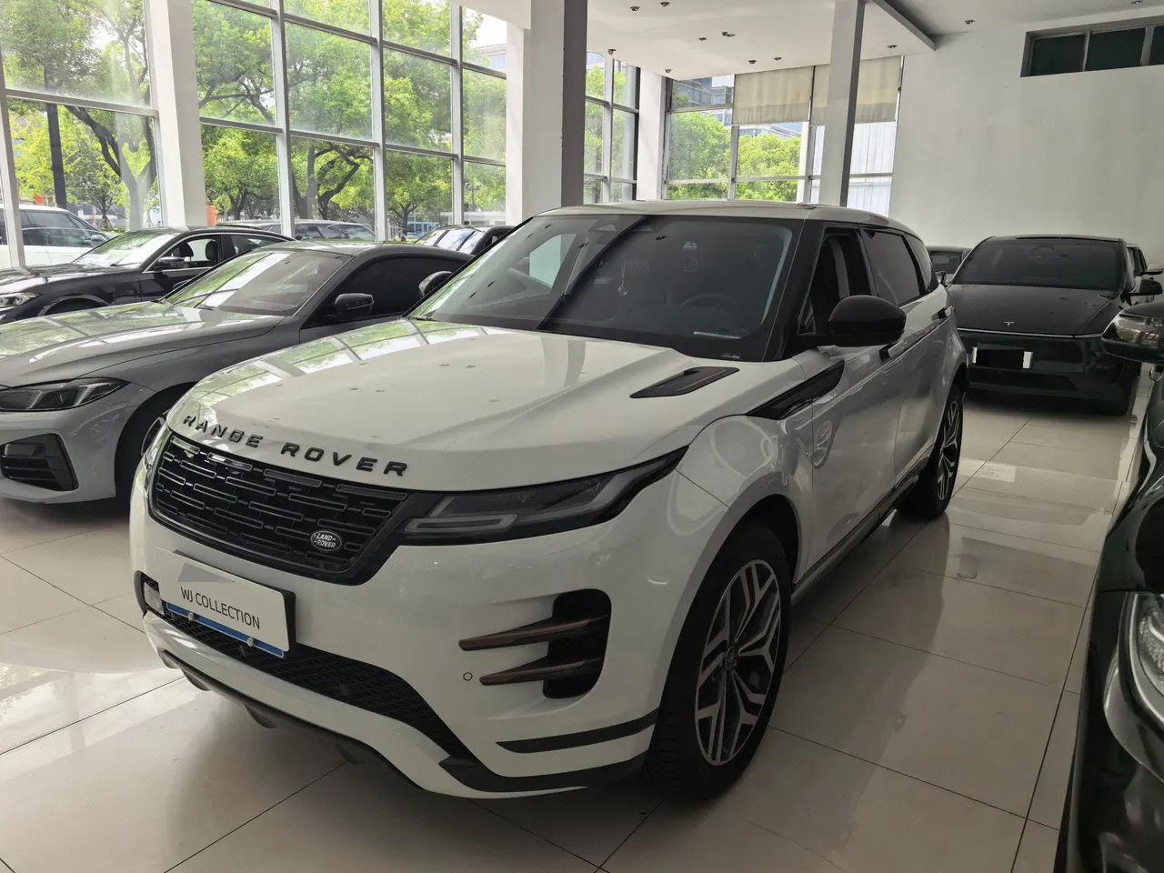 Open image lightbox: Land Rover 2026 Range Rover Aurora L 48V 2.0T SE Automatic