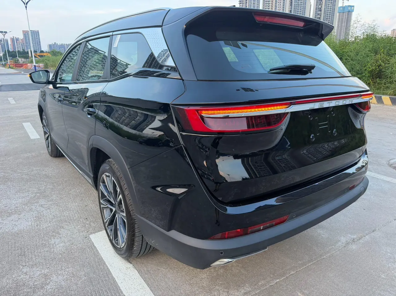 Jetour 2024 X90 PRO 2.0T Deluxe Edition 7-seat Automatic Gear 12