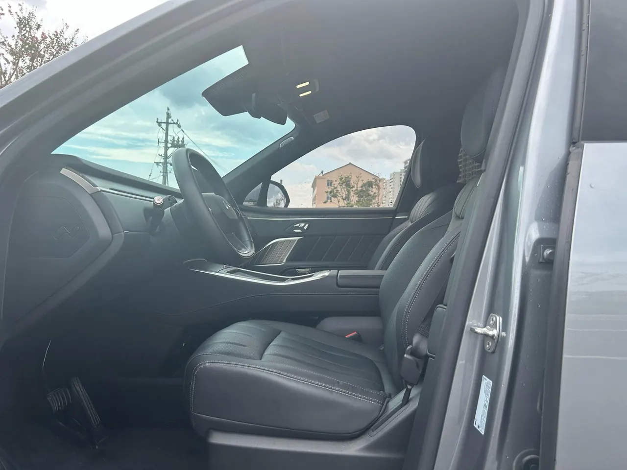 ONVO 2025 L90 Ultra Six‑Seater Automatic 7