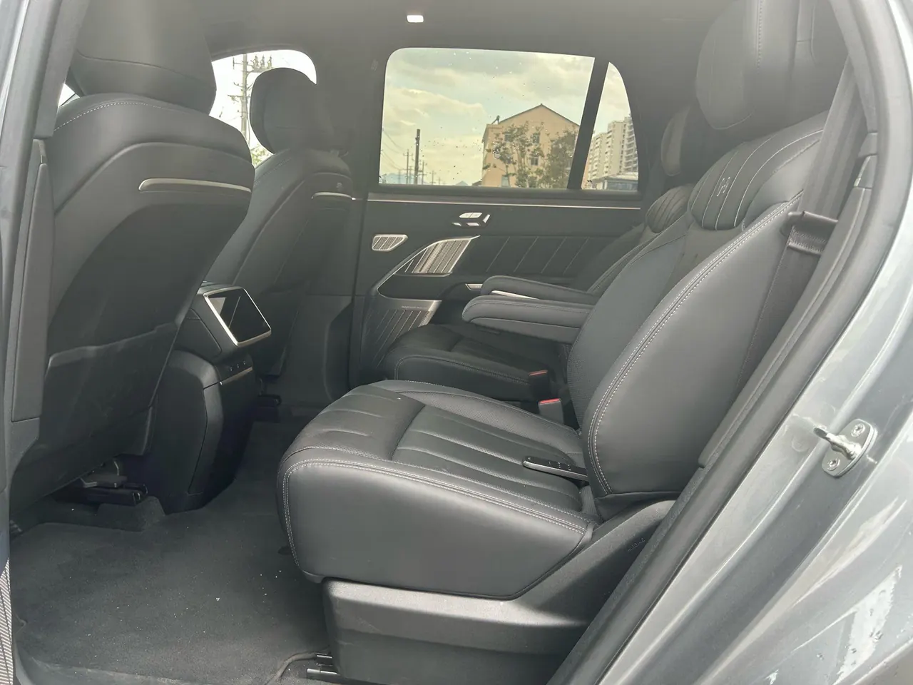 ONVO 2025 L90 Ultra Six‑Seater Automatic 8
