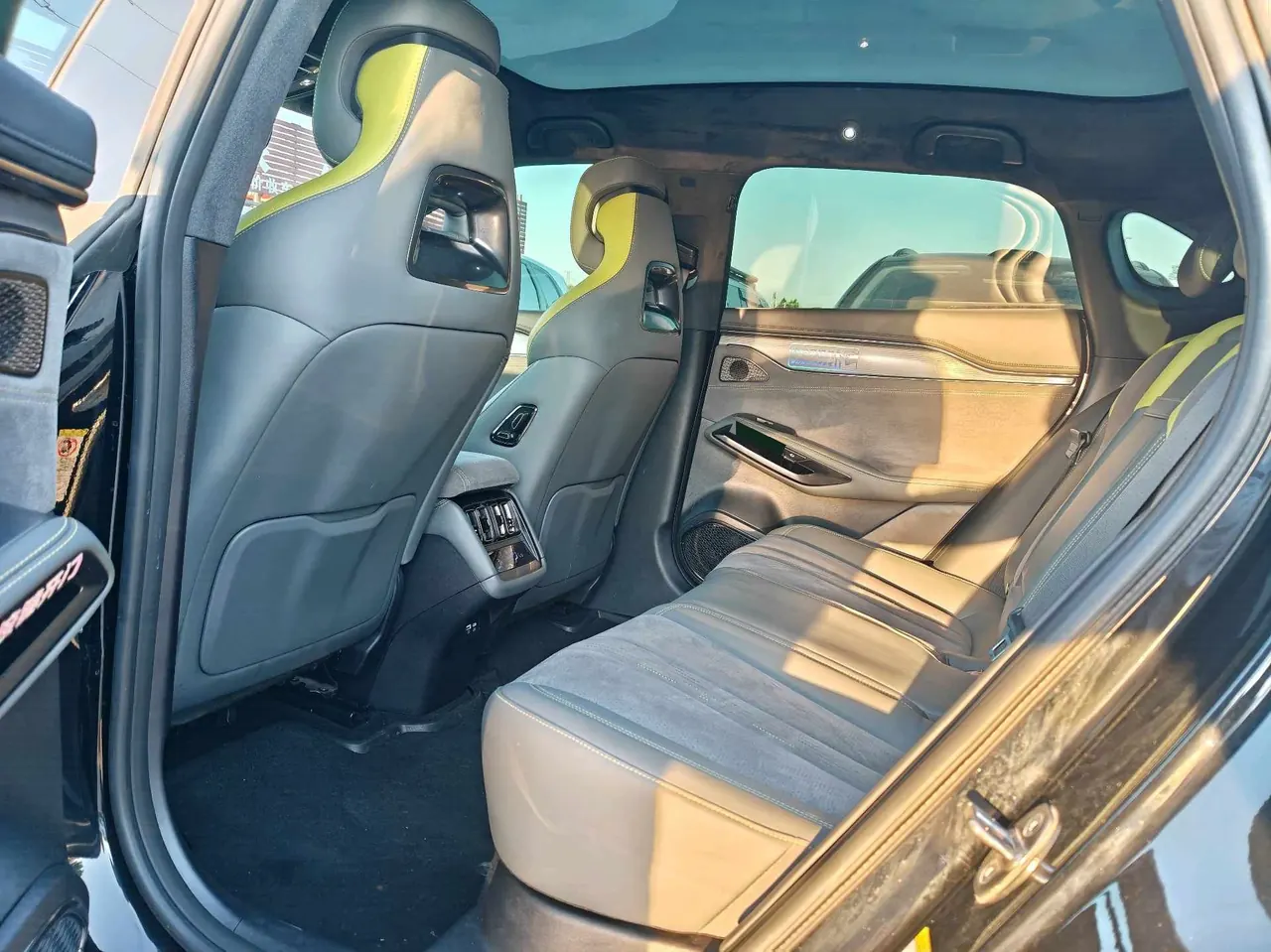 BYD 2024 Song L EV 602km four-wheel drive excellent automatic gear 4