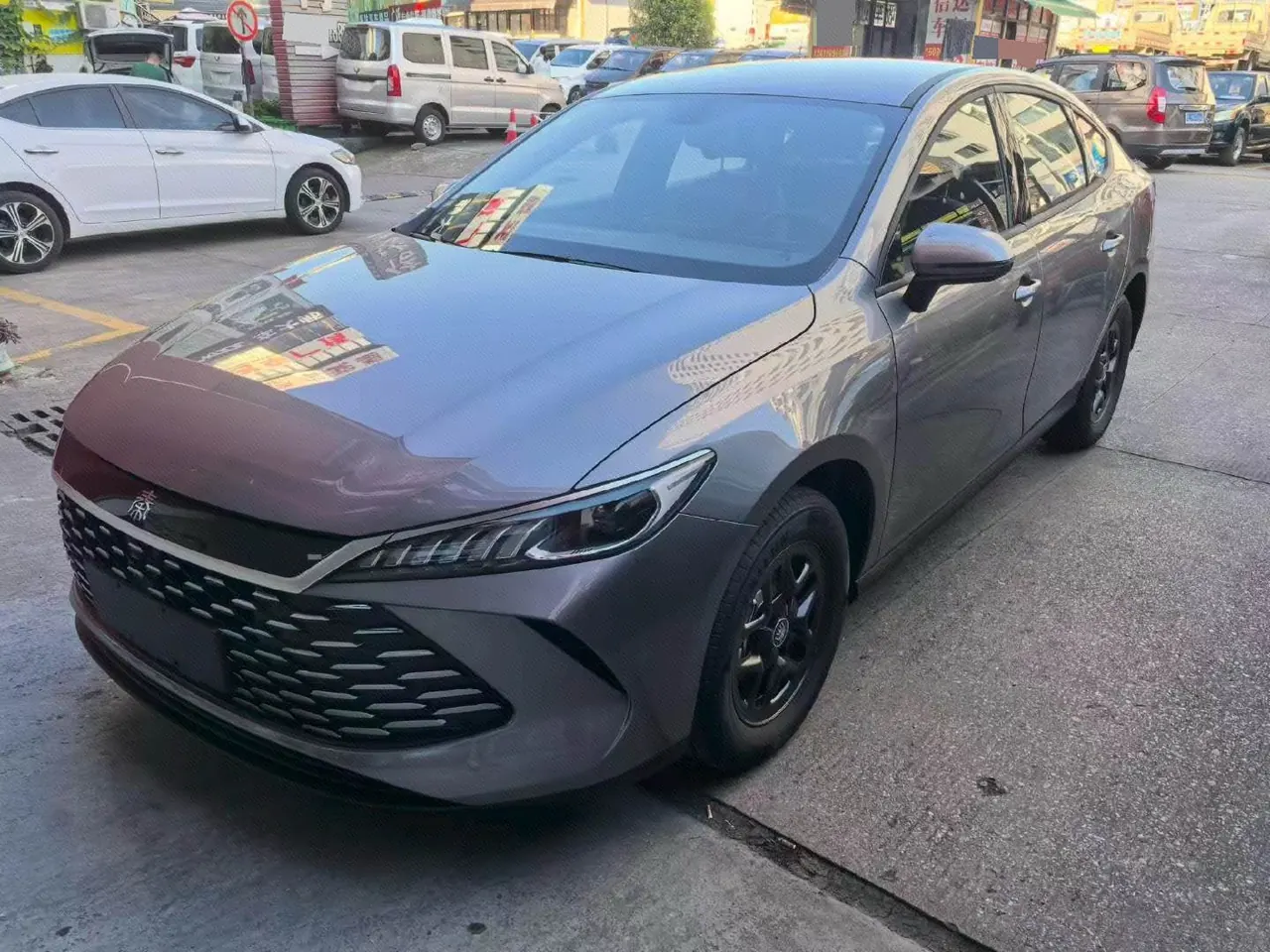 Open image lightbox: BYD 2026 Qin PLUS DM-i 1.5 CVT 128km Entry-Level Automatic