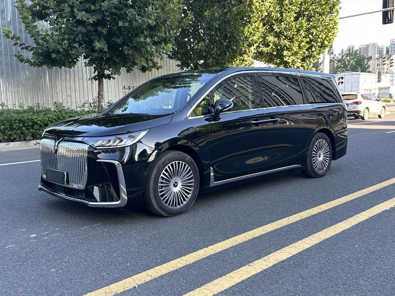 Open image lightbox: Voyah 2026 dreamers PHEV 1.5T Kunpeng Pro automatic gear