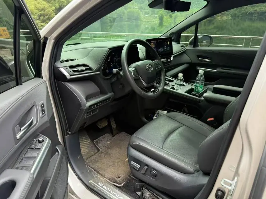 Toyota 2023 Sana 2.5 Stepless Platinum Edition Automatic Transmission 2
