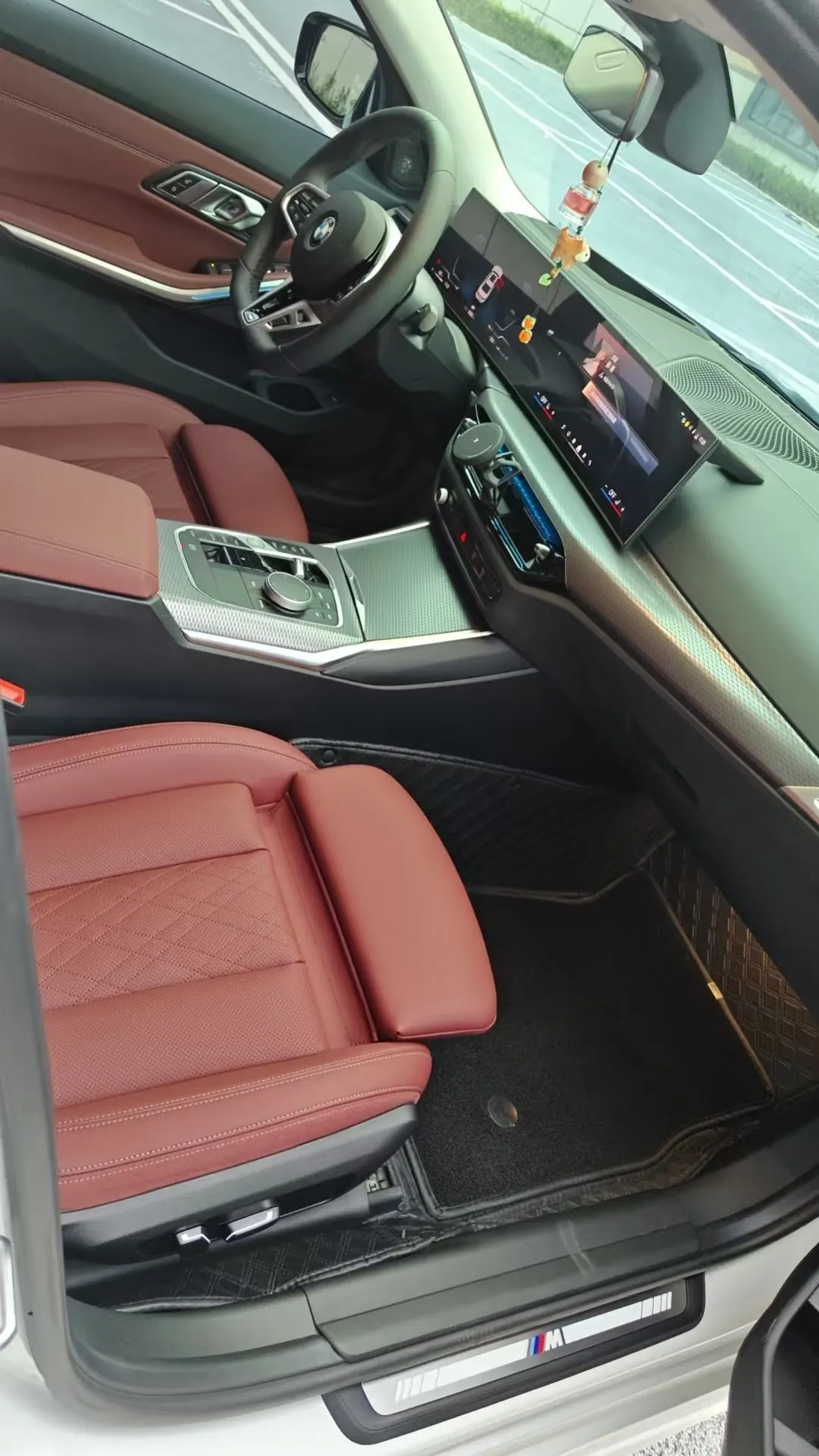 BMW 3 Series 2026 330Li 2.0T M Sports Obsidian Night Suit Automatic Gear 4