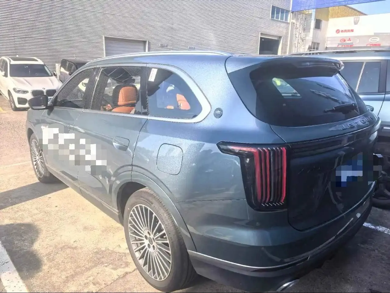 Jetour 2026 X70 PLUS 1.5T Premium Edition 7-seat Automatic Gear 3
