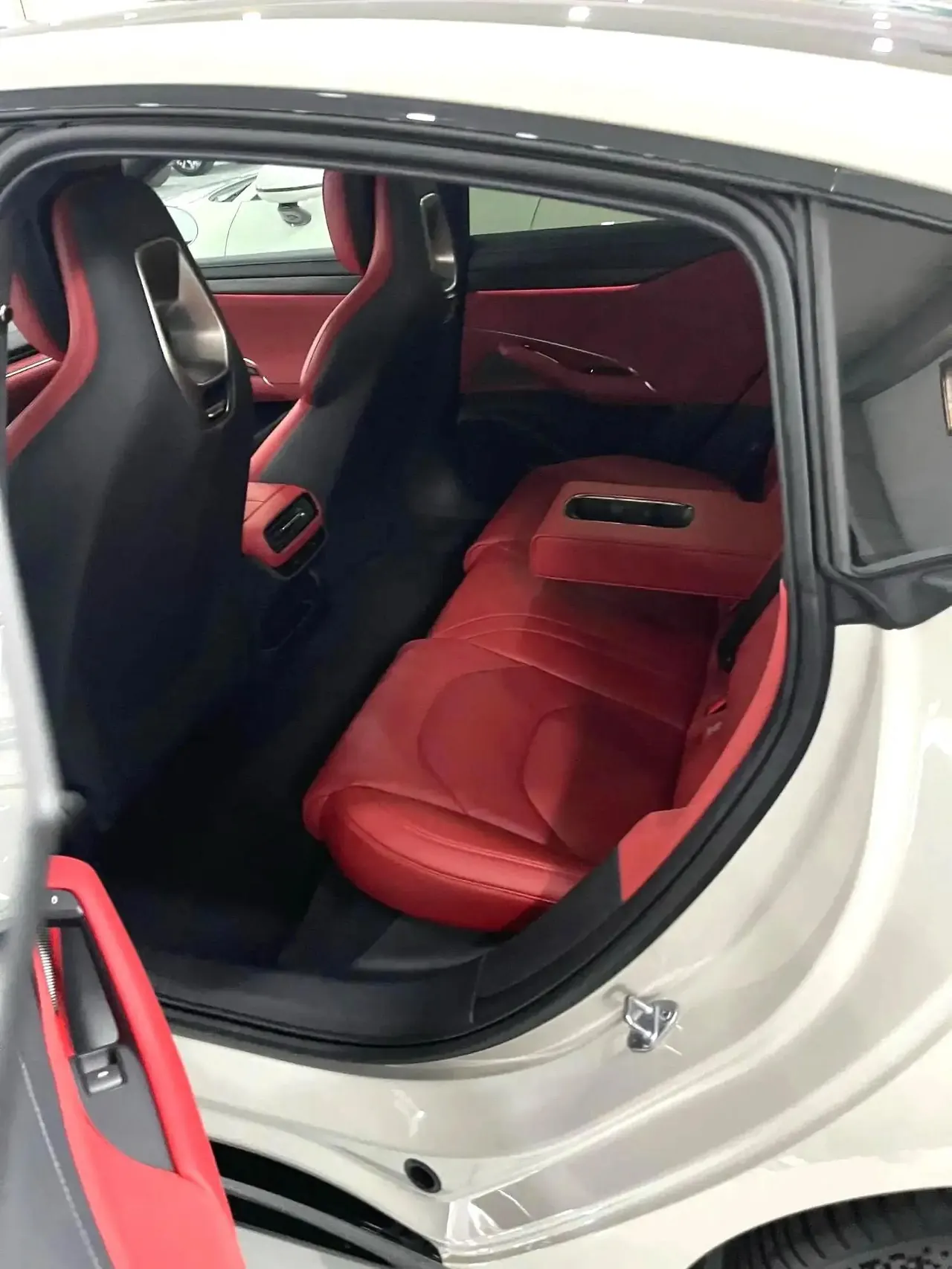 MI 2024 SU 7 800km 4-wheel drive ultra-long endurance high-end smart driving Max version automatic gear 5