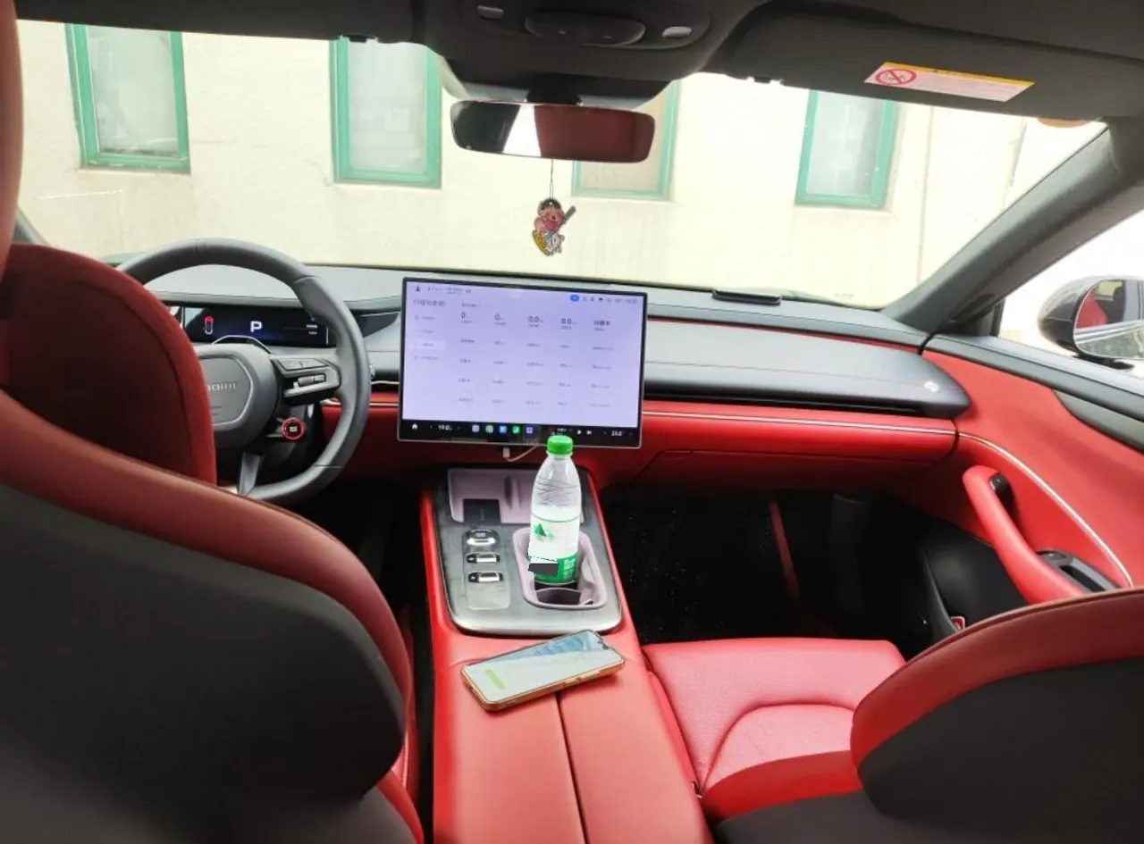 MI 2024 SU 7 700km Rear Drive Long Endurance Smart Driving Edition Automatic Gear 6