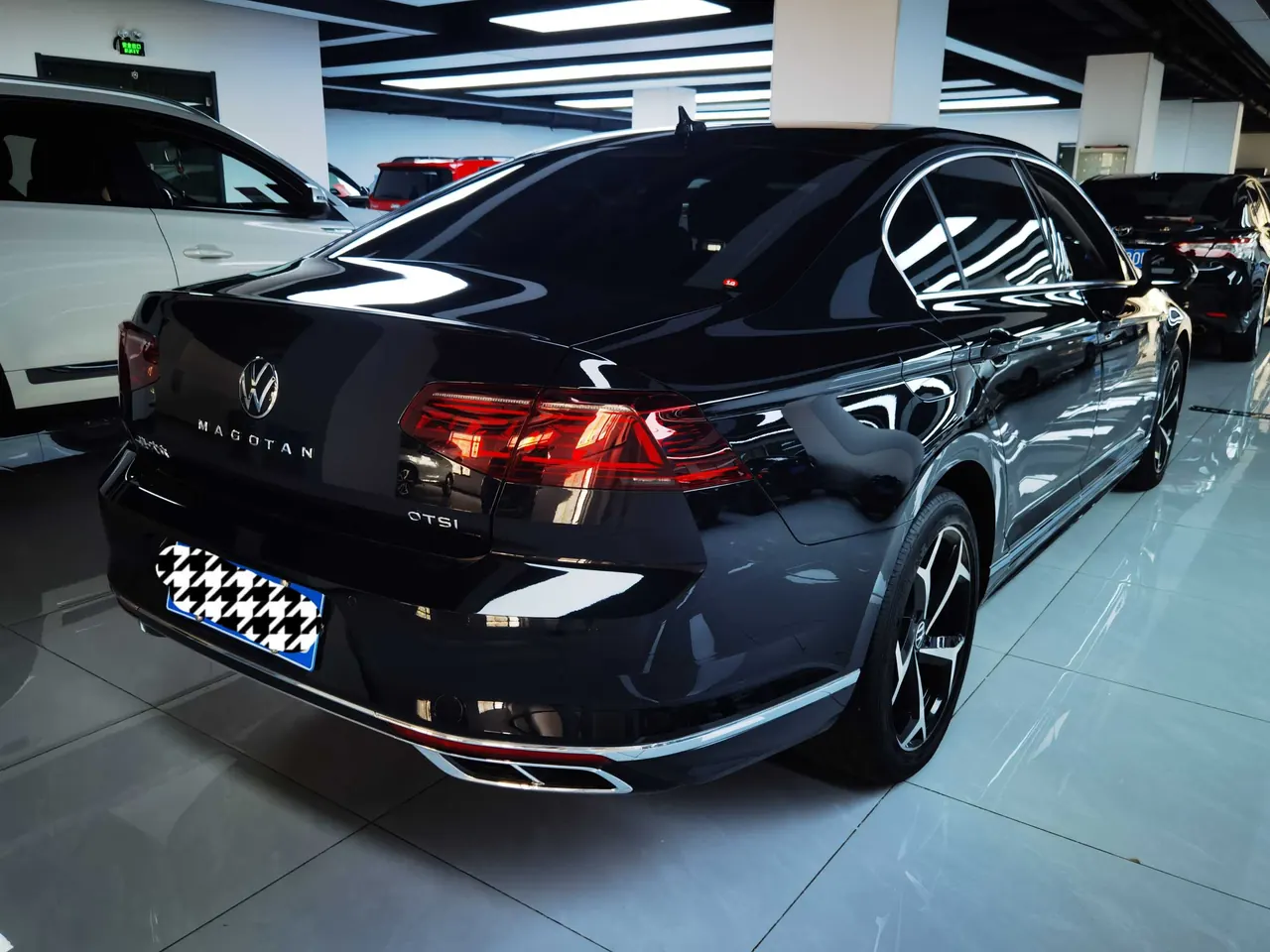 Volkswagen 2023 Magotan 2.0TSI 330TSI 2 million Commemorative Luxury Automatic Gear 2
