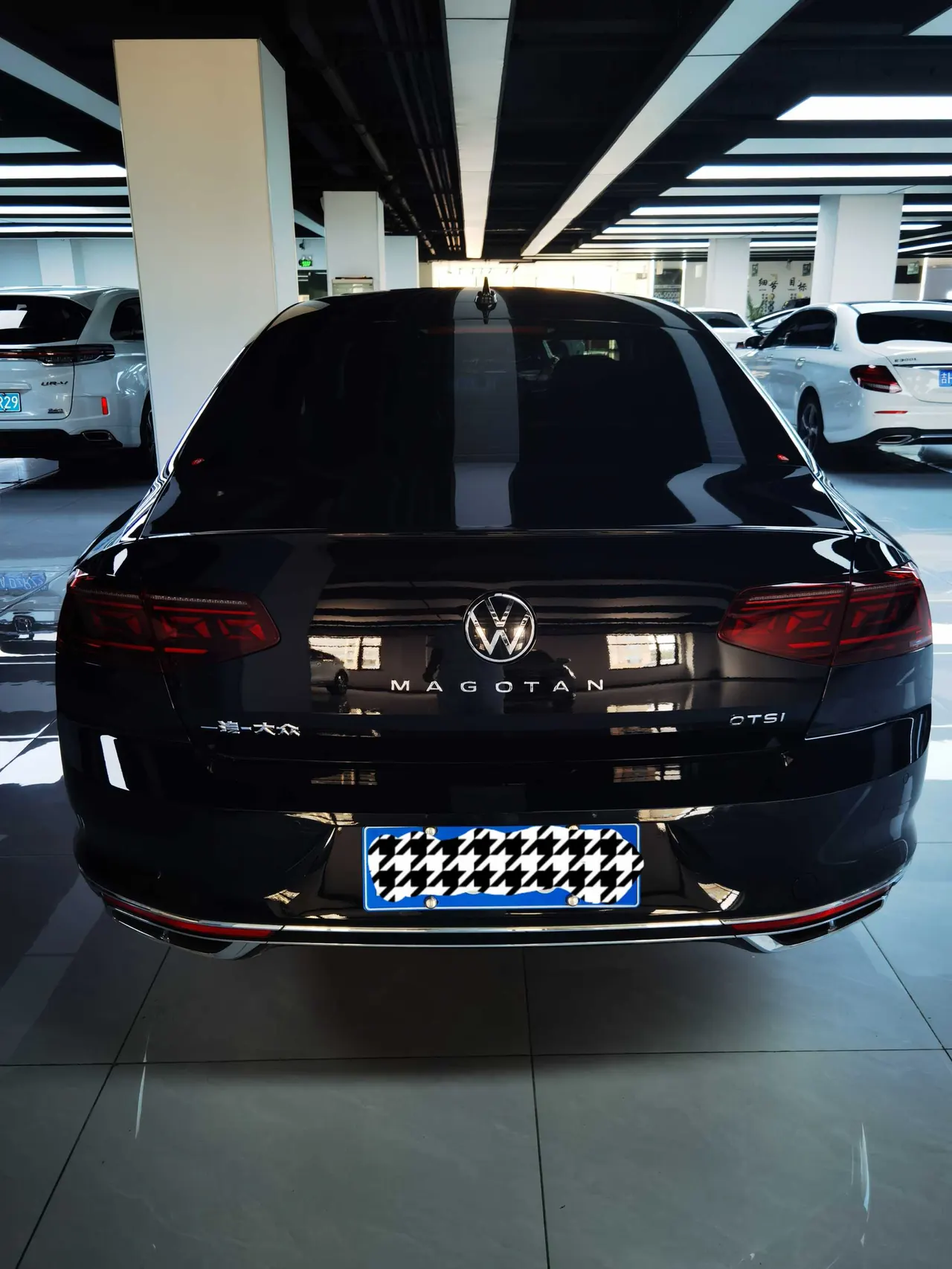 Volkswagen 2023 Magotan 2.0TSI 330TSI 2 million Commemorative Luxury Automatic Gear 3
