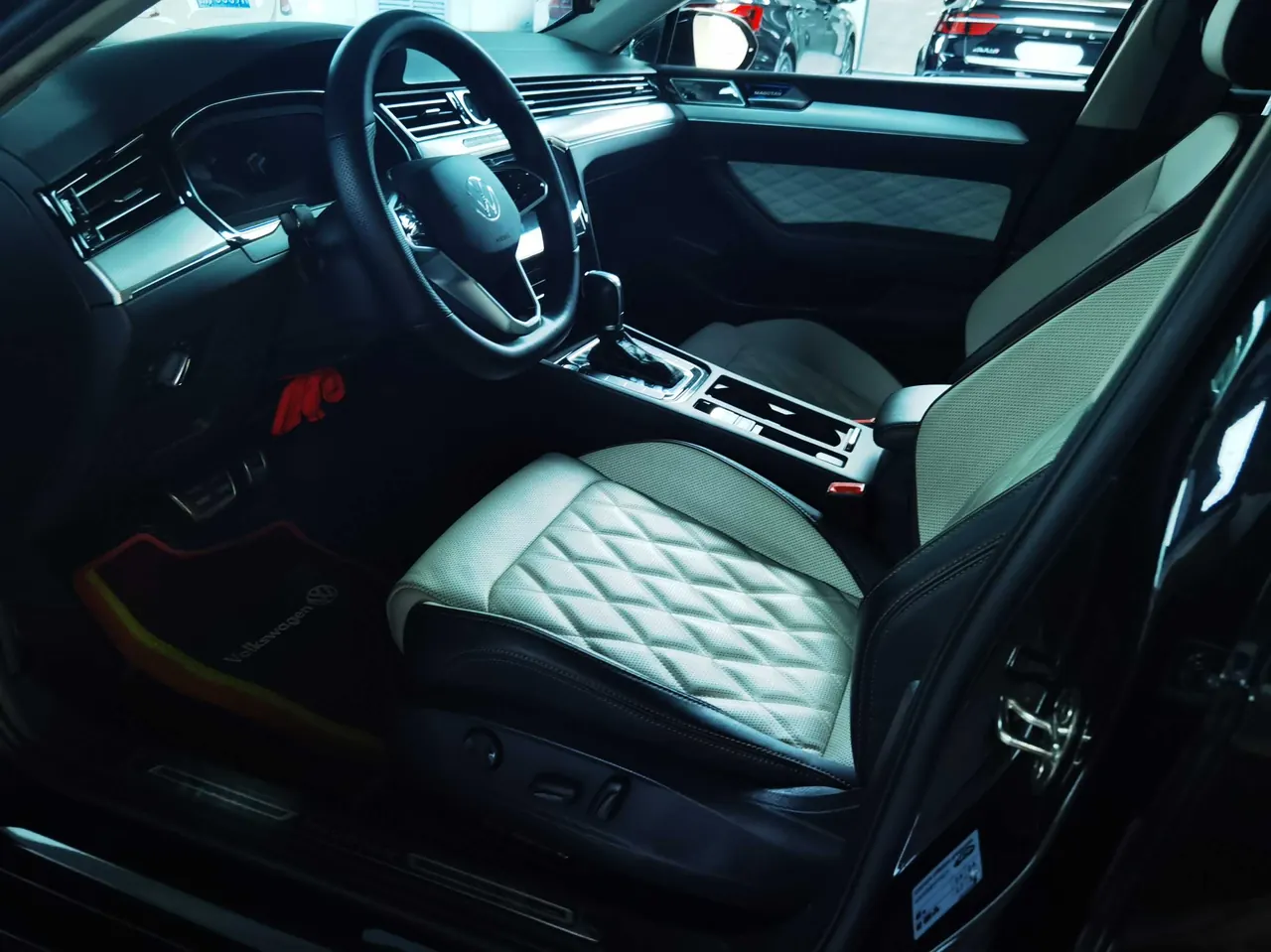 Volkswagen 2023 Magotan 2.0TSI 330TSI 2 million Commemorative Luxury Automatic Gear 5