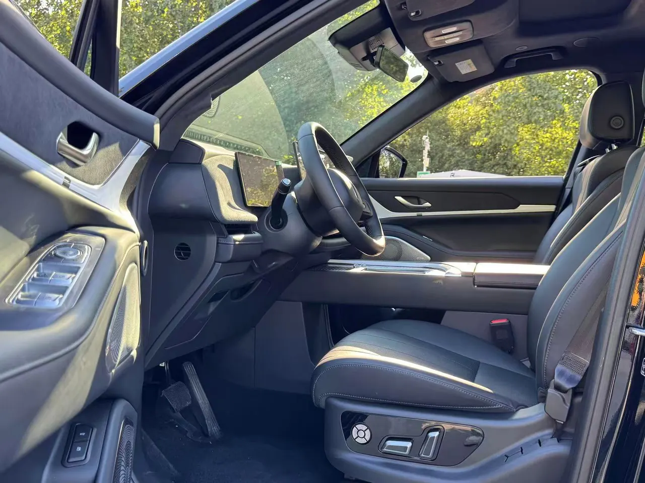 WEY 2026 Blue Mountain DHT 1.5T Intelligent Advanced Edition Four-wheel Drive Ultra Black Samurai Automatic Gear 4