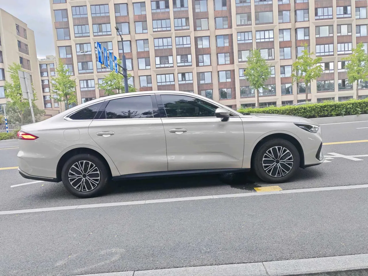 Geely Galaxy 2025 xingyao 6 EM-i 1.5 60km sailing version of automatic gear 11