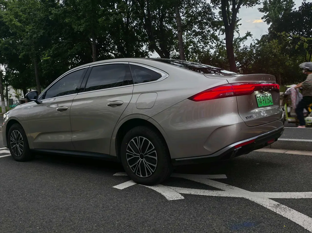 Geely Galaxy 2025 xingyao 6 EM-i 1.5 60km sailing version of automatic gear 12