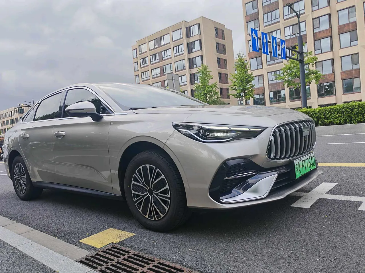 Geely Galaxy 2025 xingyao 6 EM-i 1.5 60km sailing version of automatic gear 3