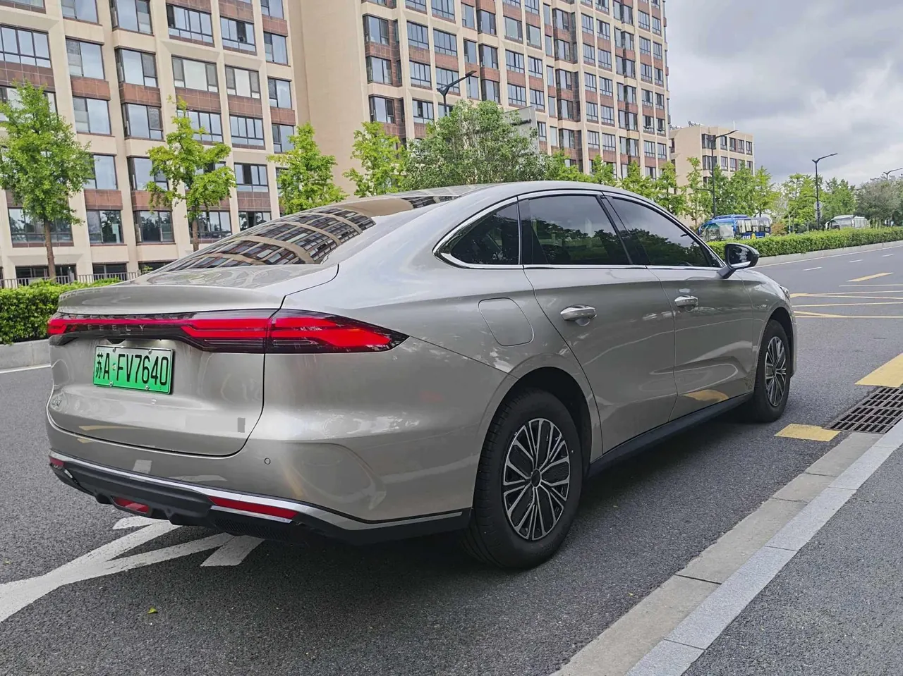 Geely Galaxy 2025 xingyao 6 EM-i 1.5 60km sailing version of automatic gear 6