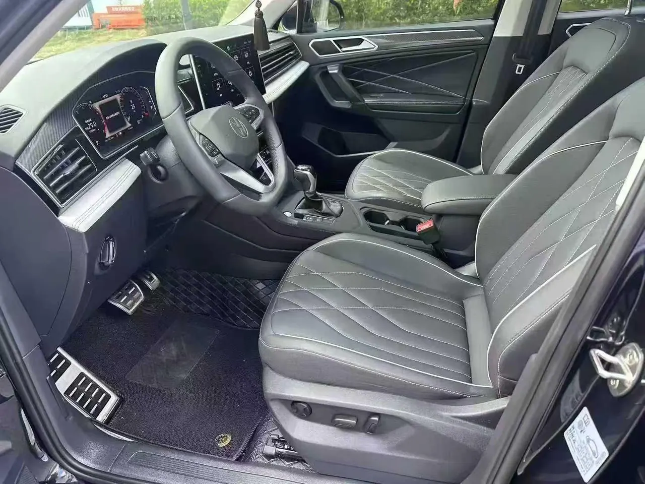 Volkswagen 2024 Tiguan L R-Line 2.0TSI 330TSI Two‑wheel‑drive R‑Line Dragon Glory Edition Automatic 5