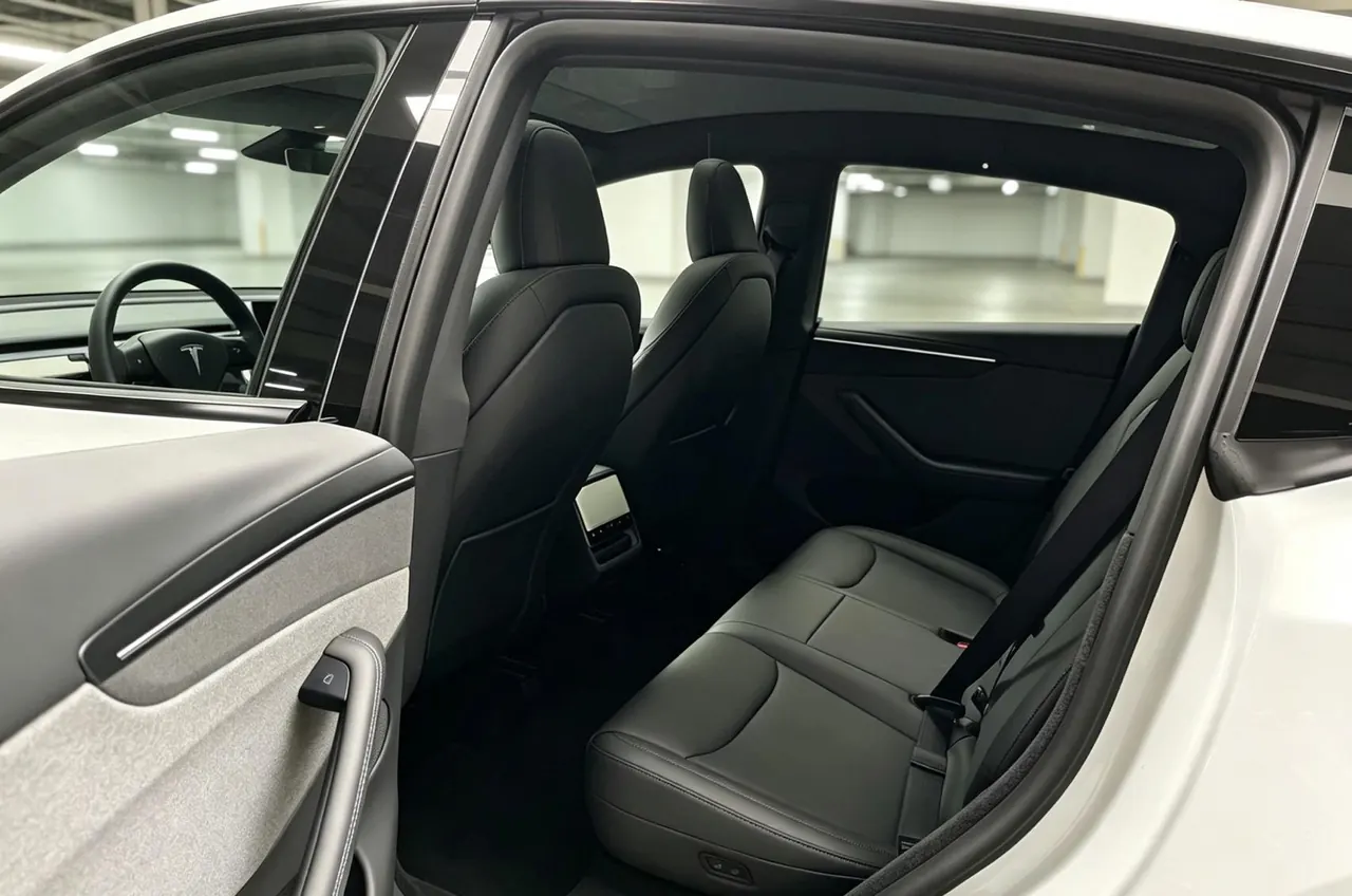 Tesla 2026 Model Y Rear-Wheel-Drive Automatic 4