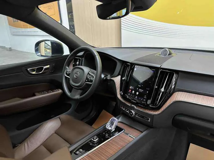 Volvo 2025 XC60 48V 2.0T B5 4-wheel drive Zhiyuan Deluxe Edition Automatic Gear 10