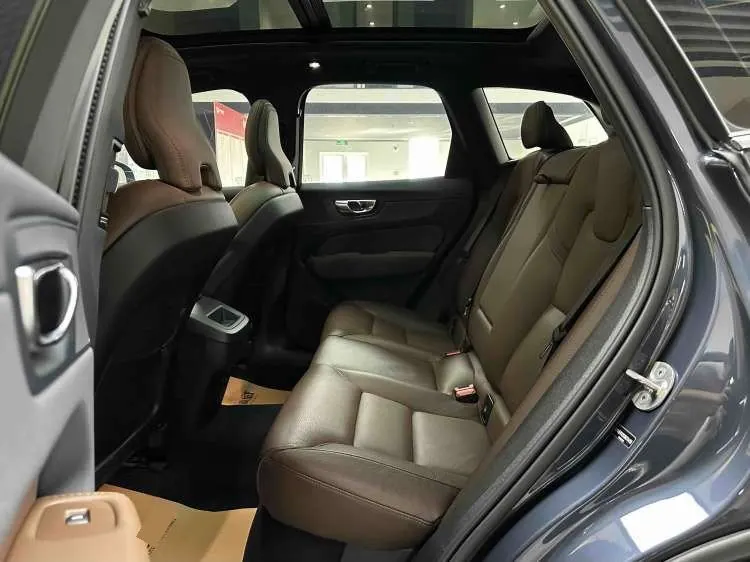 Volvo 2025 XC60 48V 2.0T B5 4-wheel drive Zhiyuan Deluxe Edition Automatic Gear 9