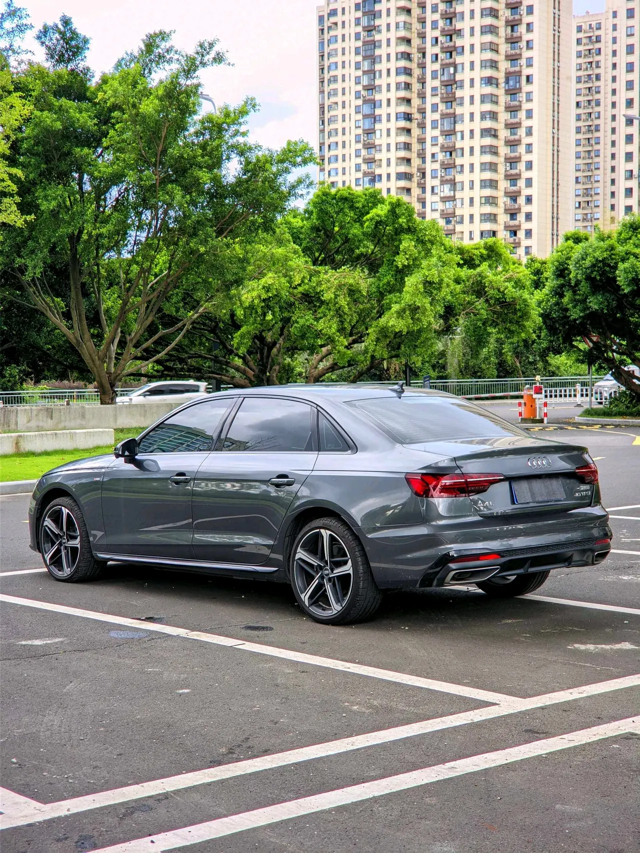 Audi 2024 A4L 2.0TFSI 40TFSI Deluxe Dynamic Automatic 15