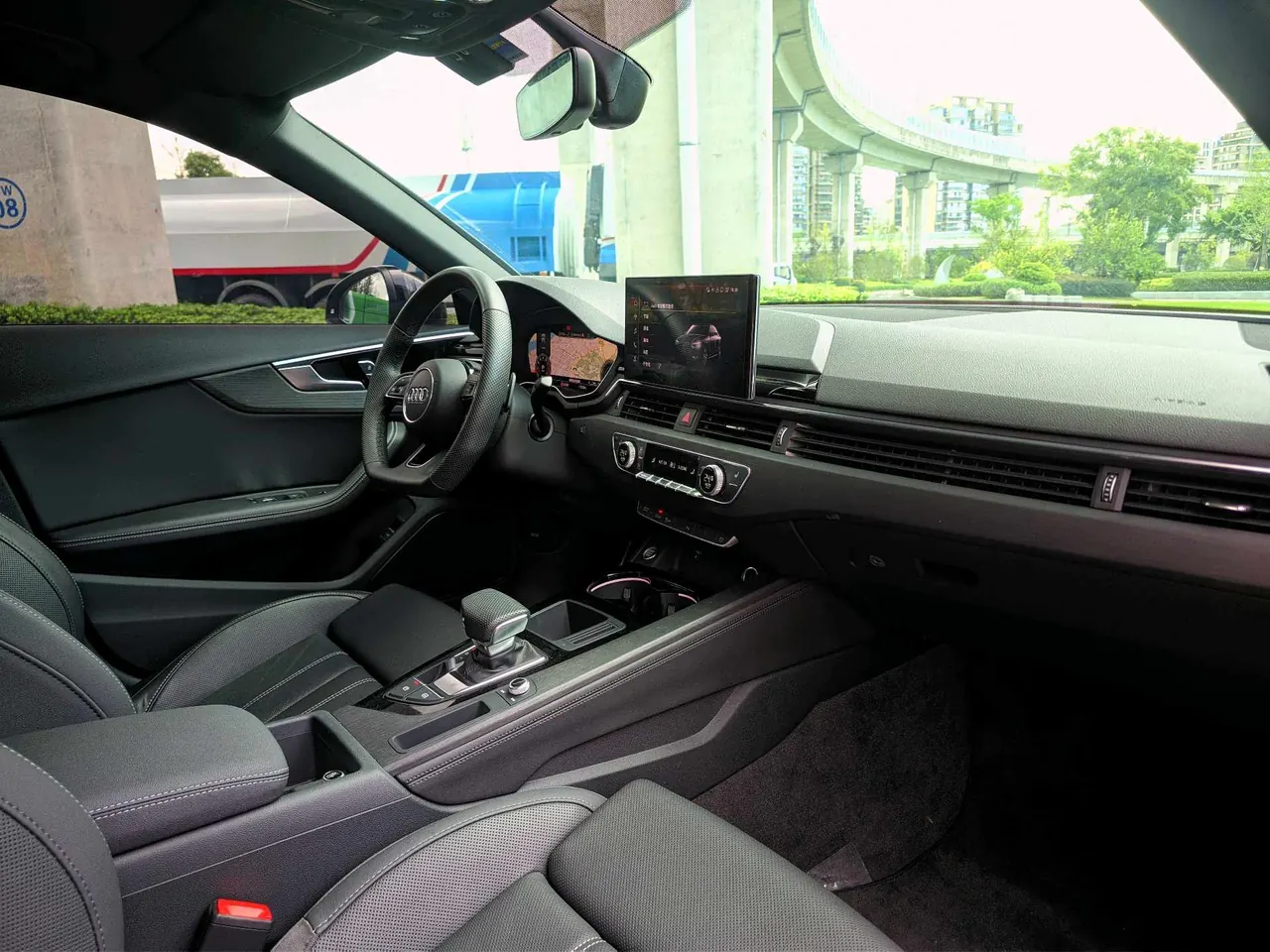 Audi 2024 A4L 2.0TFSI 40TFSI Deluxe Dynamic Automatic 16