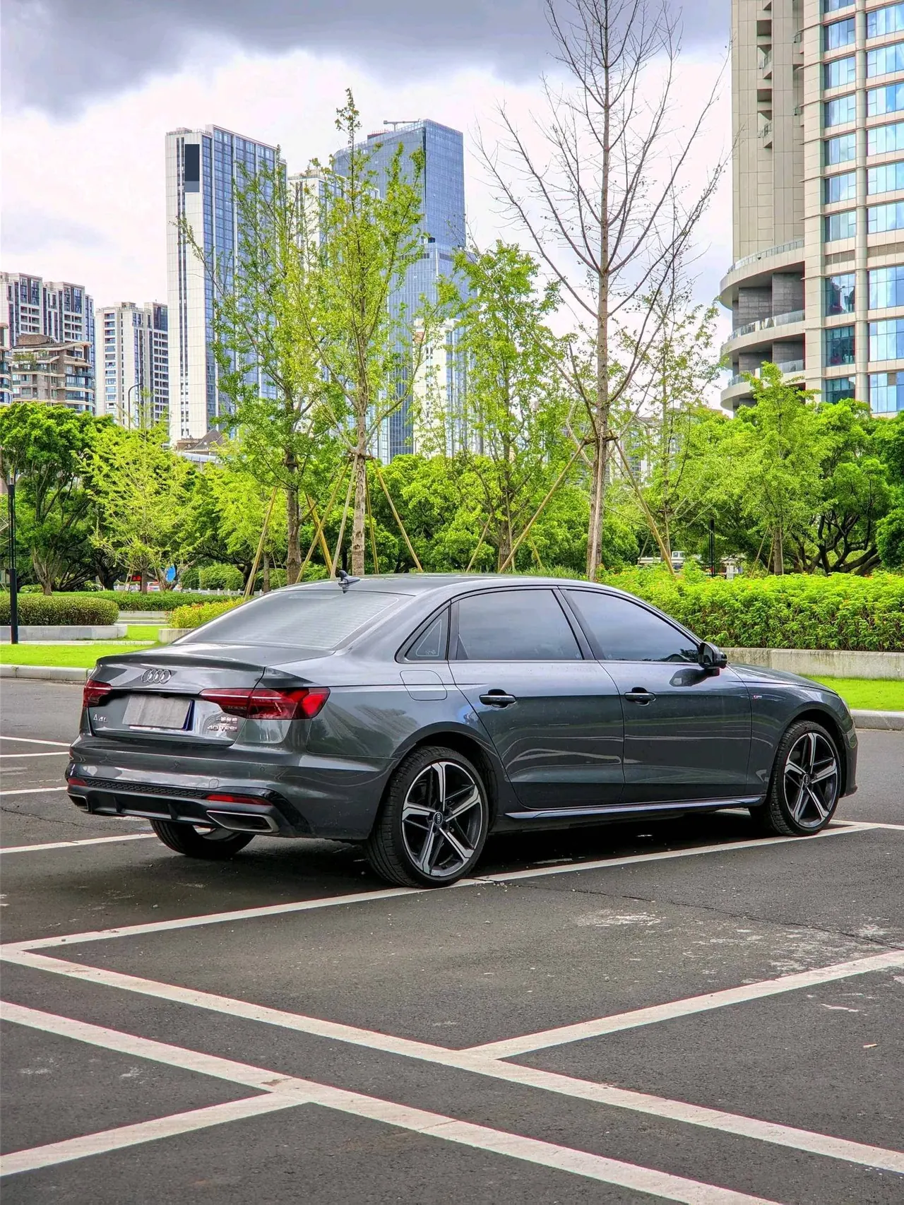 Audi 2024 A4L 2.0TFSI 40TFSI Deluxe Dynamic Automatic 18