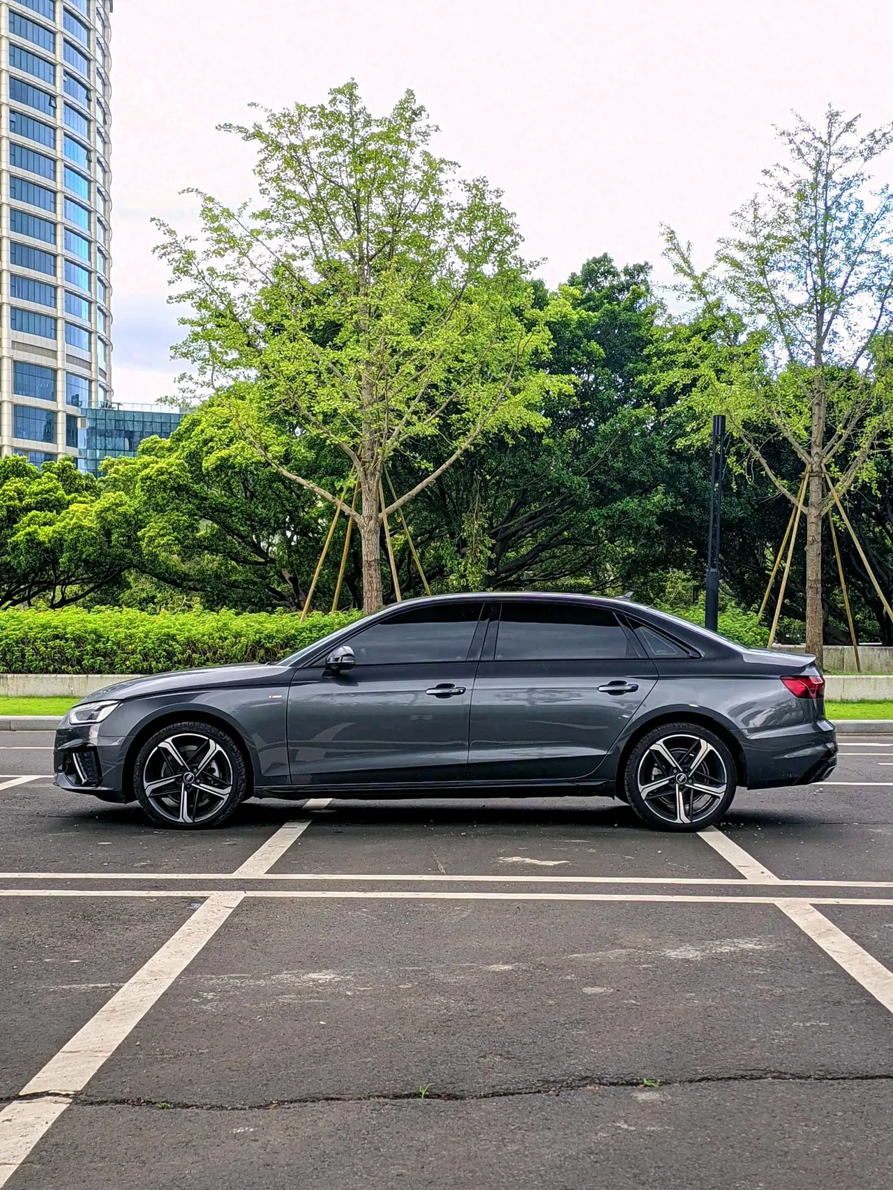 Audi 2024 A4L 2.0TFSI 40TFSI Deluxe Dynamic Automatic 3