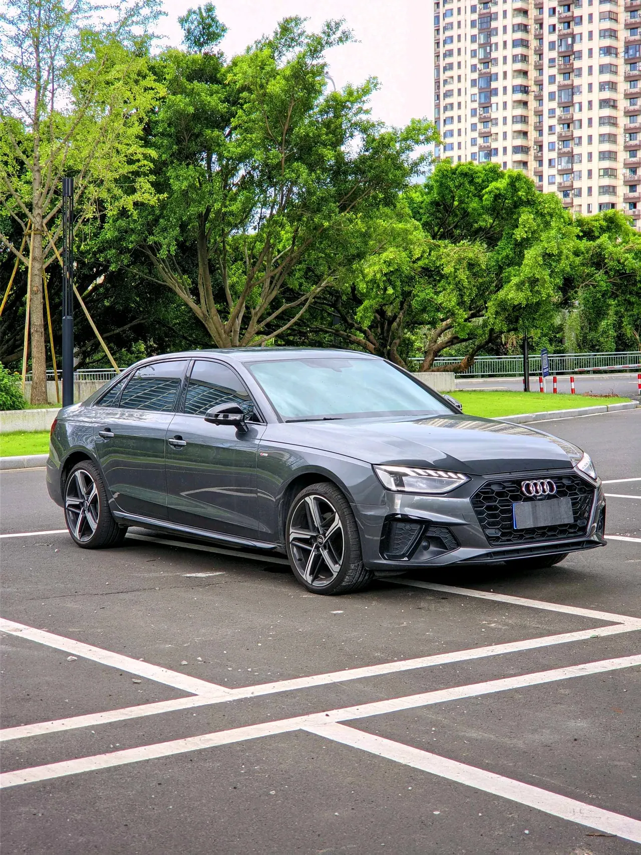 Audi 2024 A4L 2.0TFSI 40TFSI Deluxe Dynamic Automatic 9