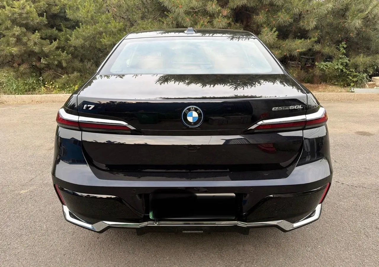 BMW i7 (Imported) 2023 i7 eDrive50L Enjoy M Sports Suit Automatic Gear 5