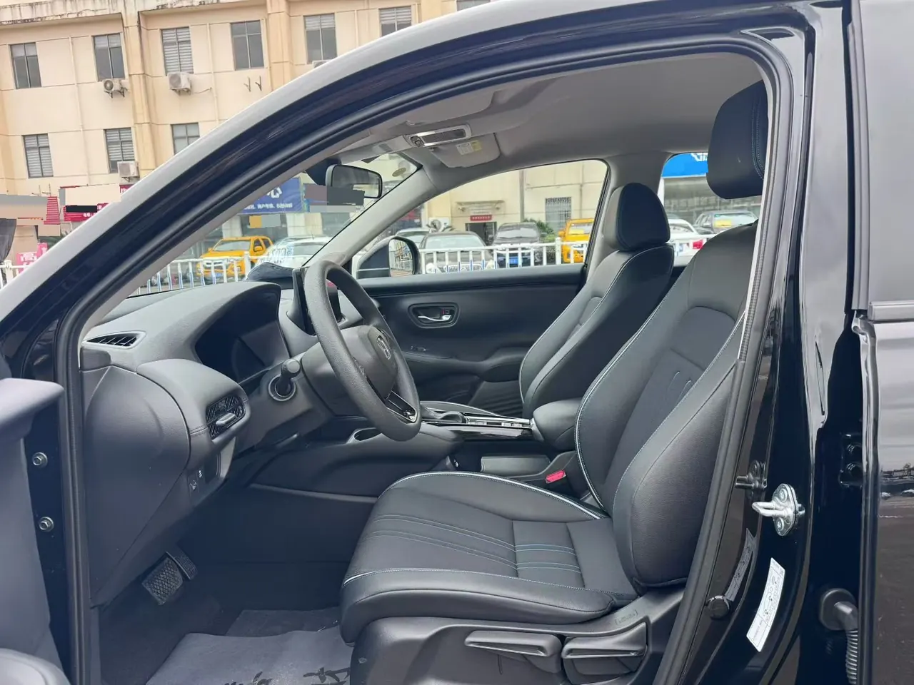 Honda 2023 HR-V 1.5T Stepless 240TURBO Jin Rui Edition Automatic Gear 4