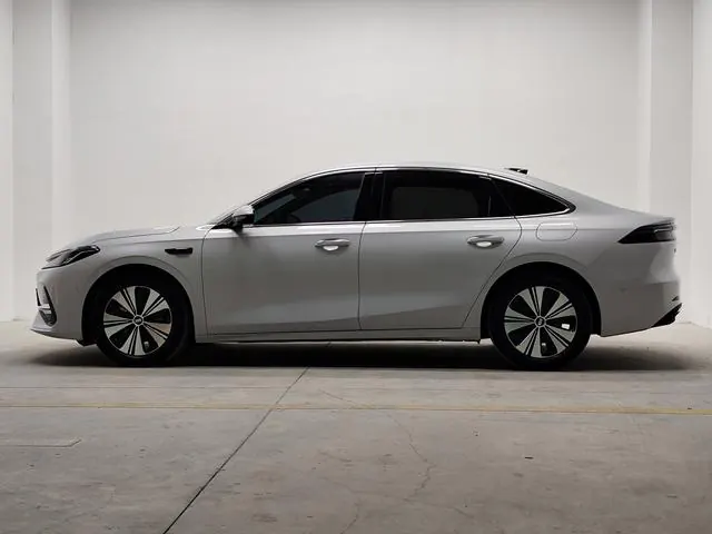 Geely Galaxy 2025 A7 EM-i 1.5 150km Discovery Edition Automatic Gear 3