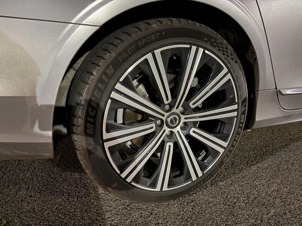 Volvo S90 New Energy 2020 S90 PHEV 2.0T T8 Zhiyi Deluxe Automatic Gear 2