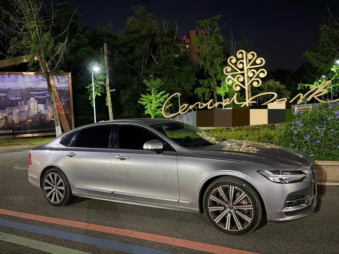Volvo S90 New Energy 2020 S90 PHEV 2.0T T8 Zhiyi Deluxe Automatic Gear 4