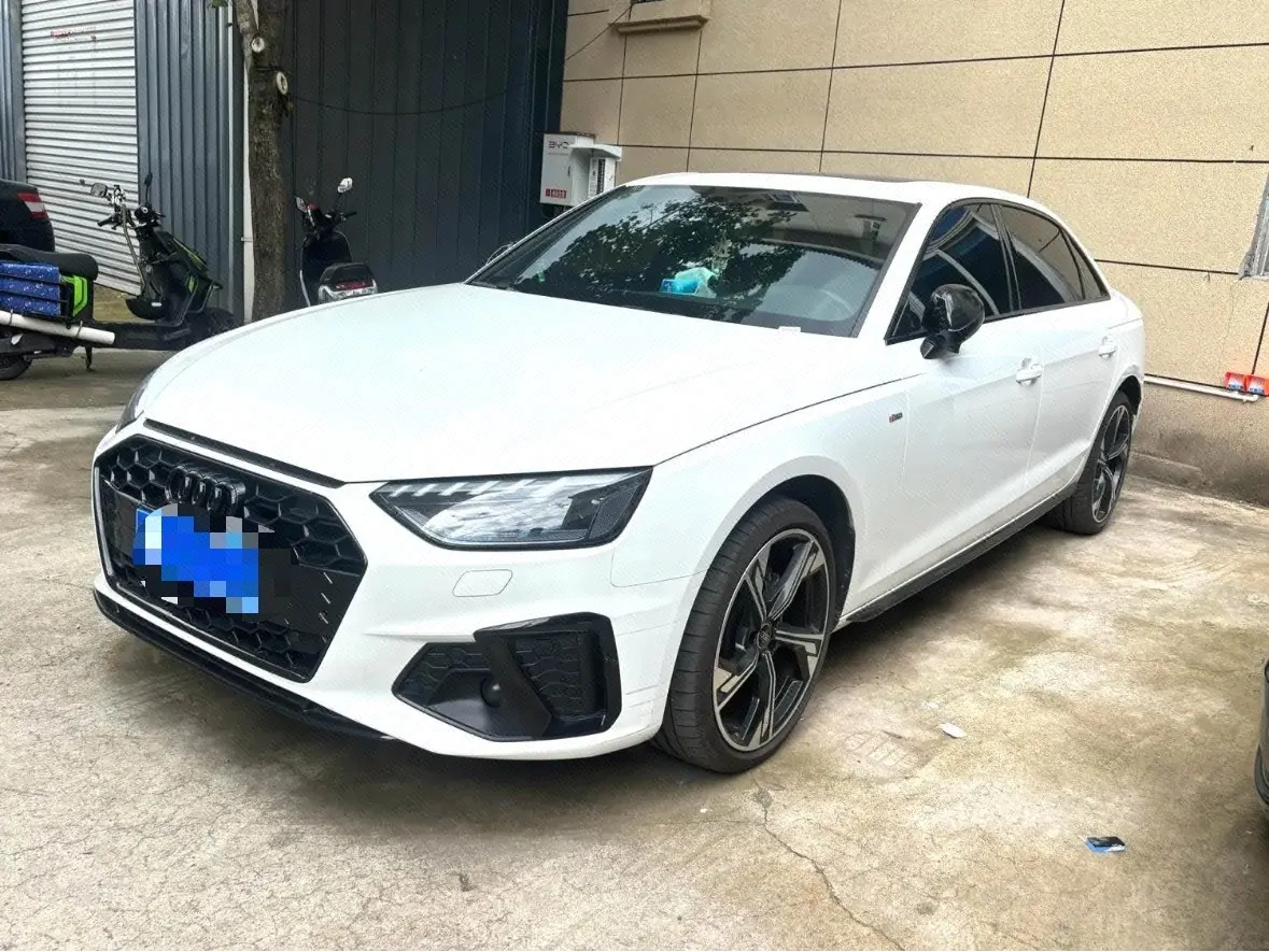 打开图片灯箱:Audi 2025 A4L 2.0TFSI 40TFSI 2 million Deluxe Edition Deluxe Dynamic B & O Starry Night Edition Automatic Gear
