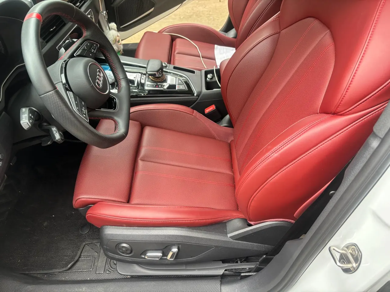Audi 2025 A4L 2.0TFSI 40TFSI 2 million Deluxe Edition Deluxe Dynamic B & O Starry Night Edition Automatic Gear 3