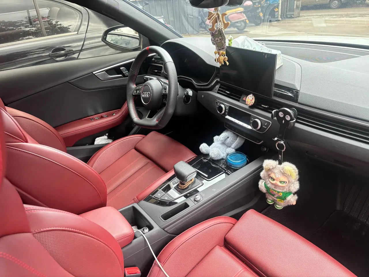 Audi 2025 A4L 2.0TFSI 40TFSI 2 million Deluxe Edition Deluxe Dynamic B & O Starry Night Edition Automatic Gear 5