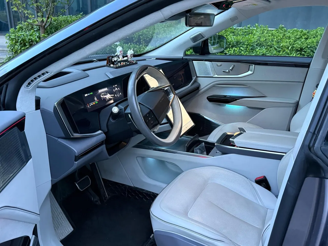 HiPhi 2023 HiPhi Y 560km Elite Automatic Gear 4