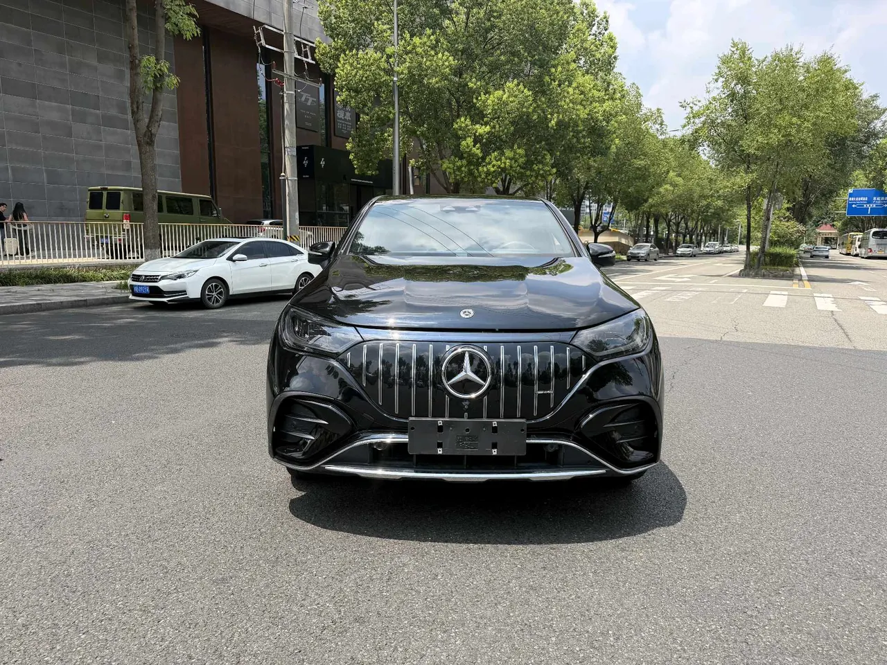 Mercedes Benz 2023 EQE SUV 350 4MATIC EQE SUV 350 4MATIC Deluxe Edition Automatic 2