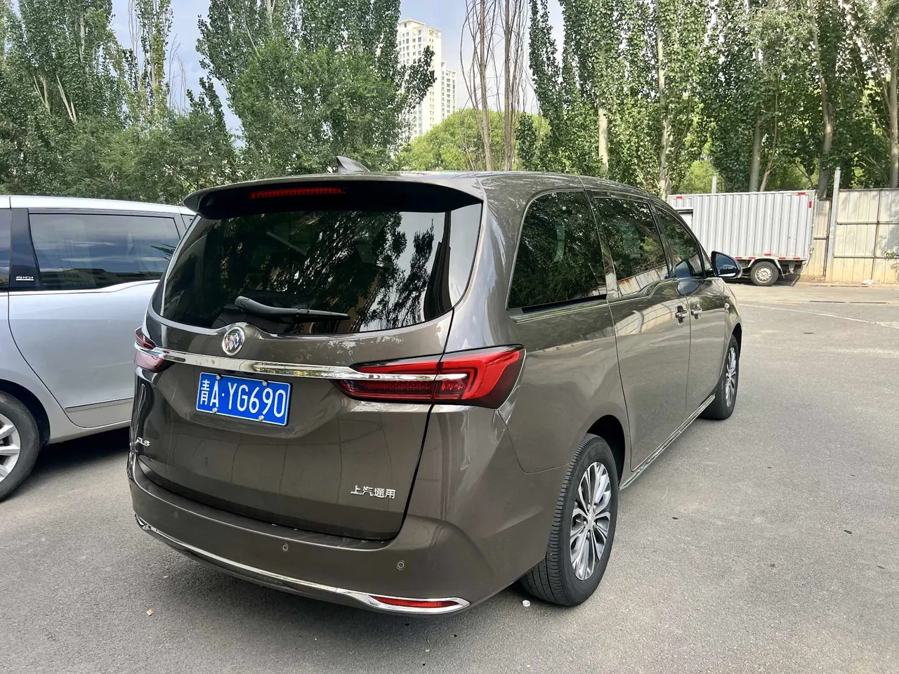 Buick 2023 GL8 Land Business Class 48V 2.0T 652T Luxury Automatic Gear 2