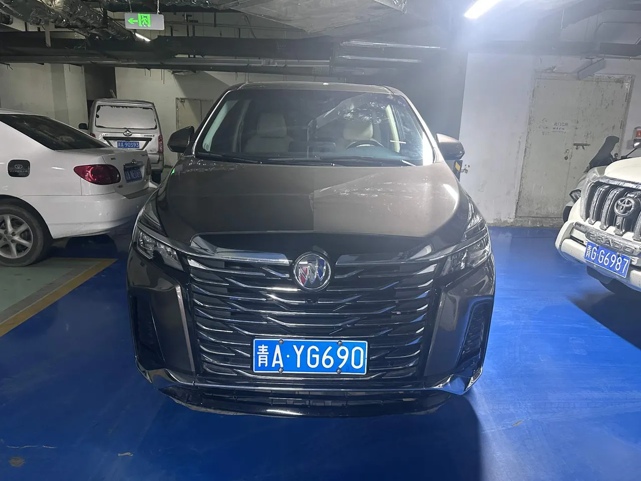 Buick 2023 GL8 Land Business Class 48V 2.0T 652T Luxury Automatic Gear 3