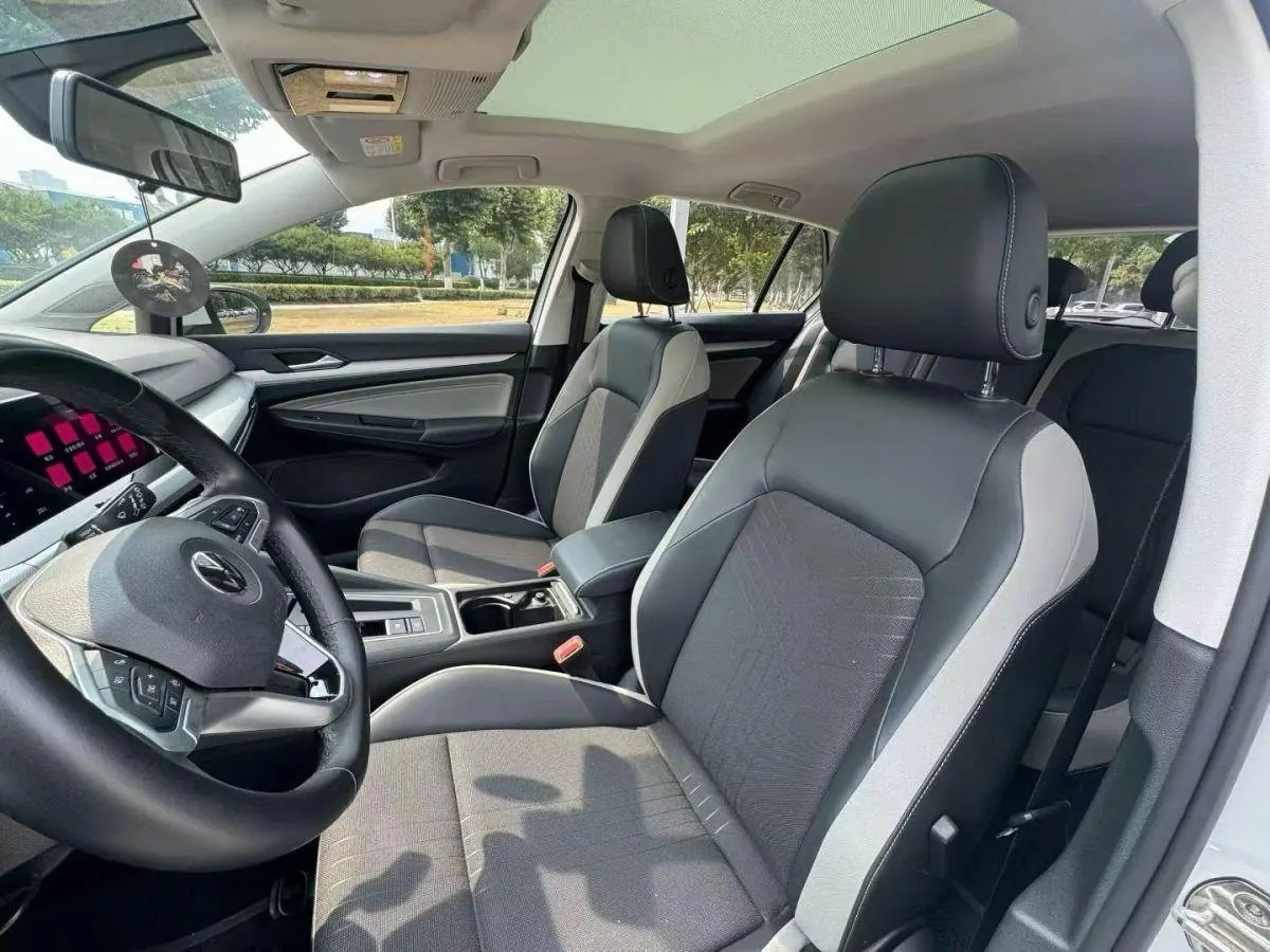 Volkswagen 2021 Golf 8 PRO 1.4TSI 280TSI Automatic 3