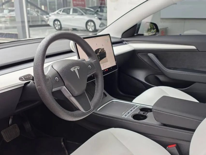 Tesla 2022 Model 3 rear-wheel drive version of automatic transmission 5