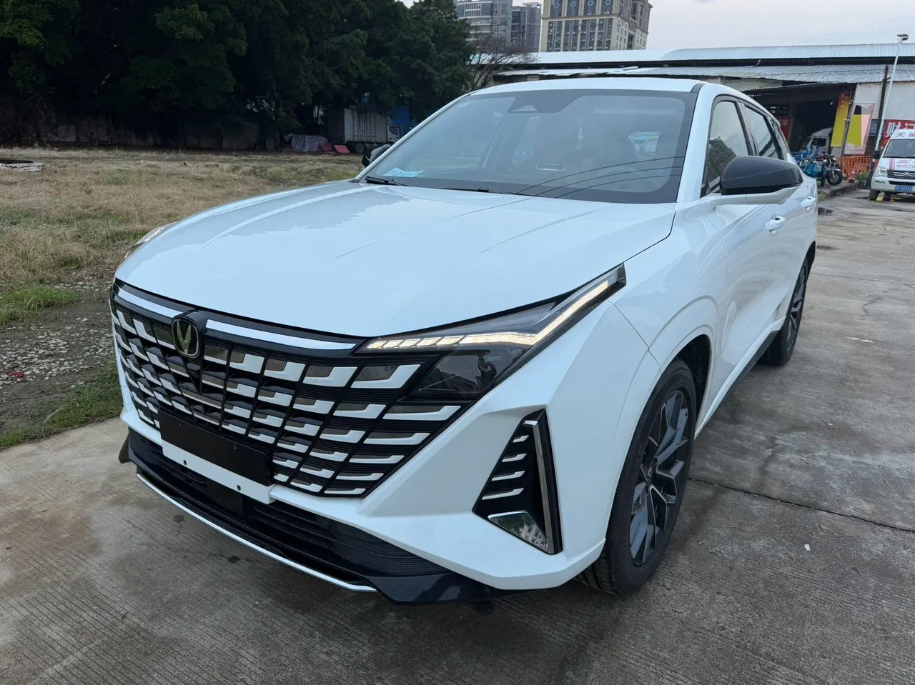 ChangAn 2025 UNI-Z 1.5T Luxury Automatic - View 1