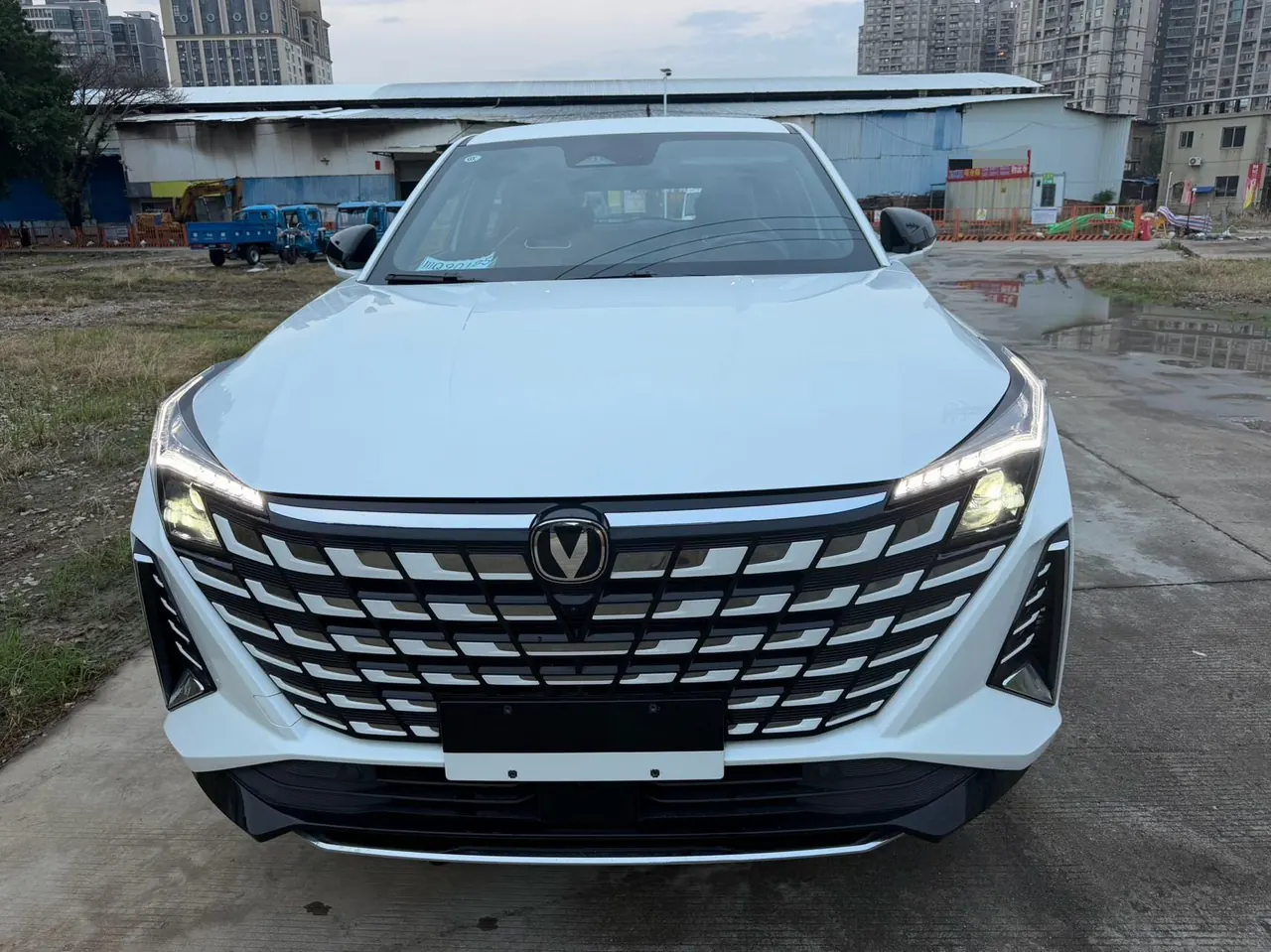 ChangAn 2025 UNI-Z 1.5T Luxury Automatic 3