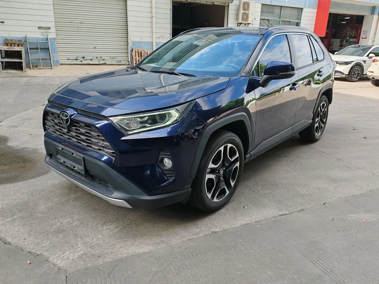 Open image lightbox: Toyota 2022 RAV4 Rongbo 2.0 Stepless Two-Drive Premium Edition Automatic Gear