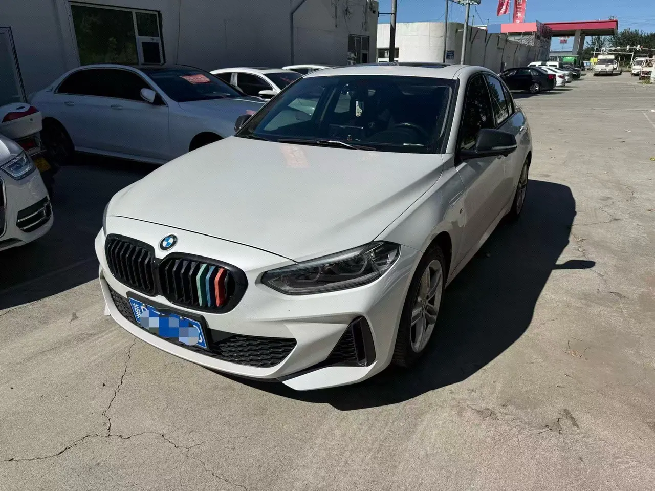 打开图片灯箱:BMW 1 Series 2022 120i 1.5T M Sports Obsidian Night Edition Automatic Gear