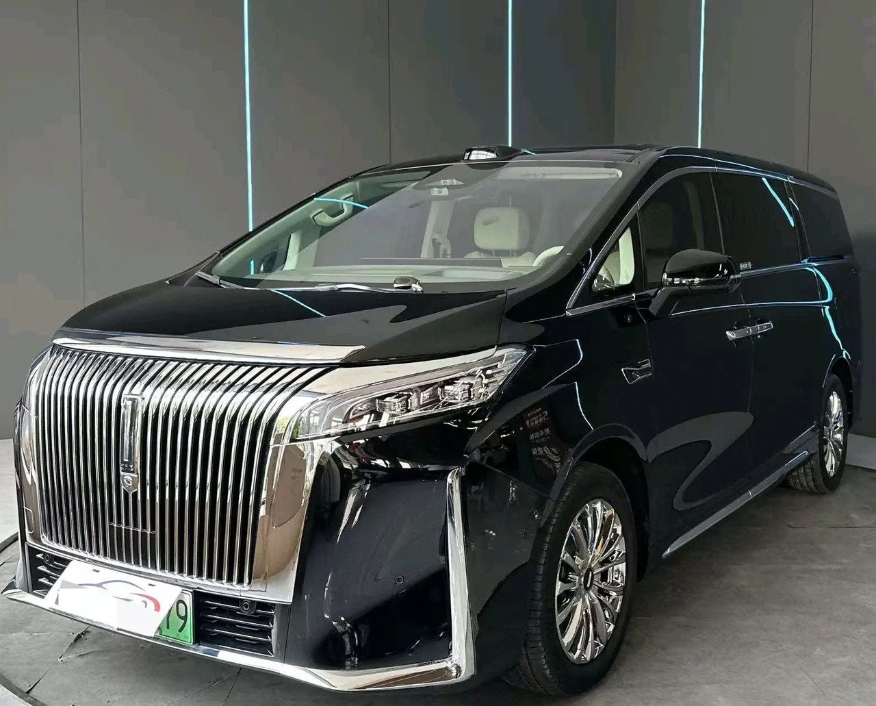 WEY 2025 VV7 Hi4 1.5T Four-Wheel-Drive Automatic Model - View 1