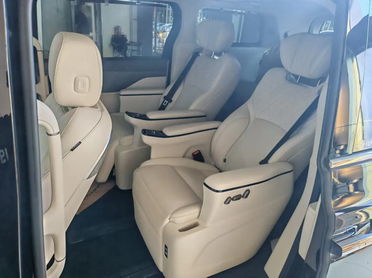 WEY 2025 VV7 Hi4 1.5T Four-Wheel-Drive Automatic Model 5