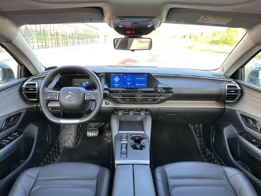 Citroen Versailles C5 X 2022 C5 X 1.6T Enjoy an Uncommon Year of Tiger Opening Edition Automatic Gear 9